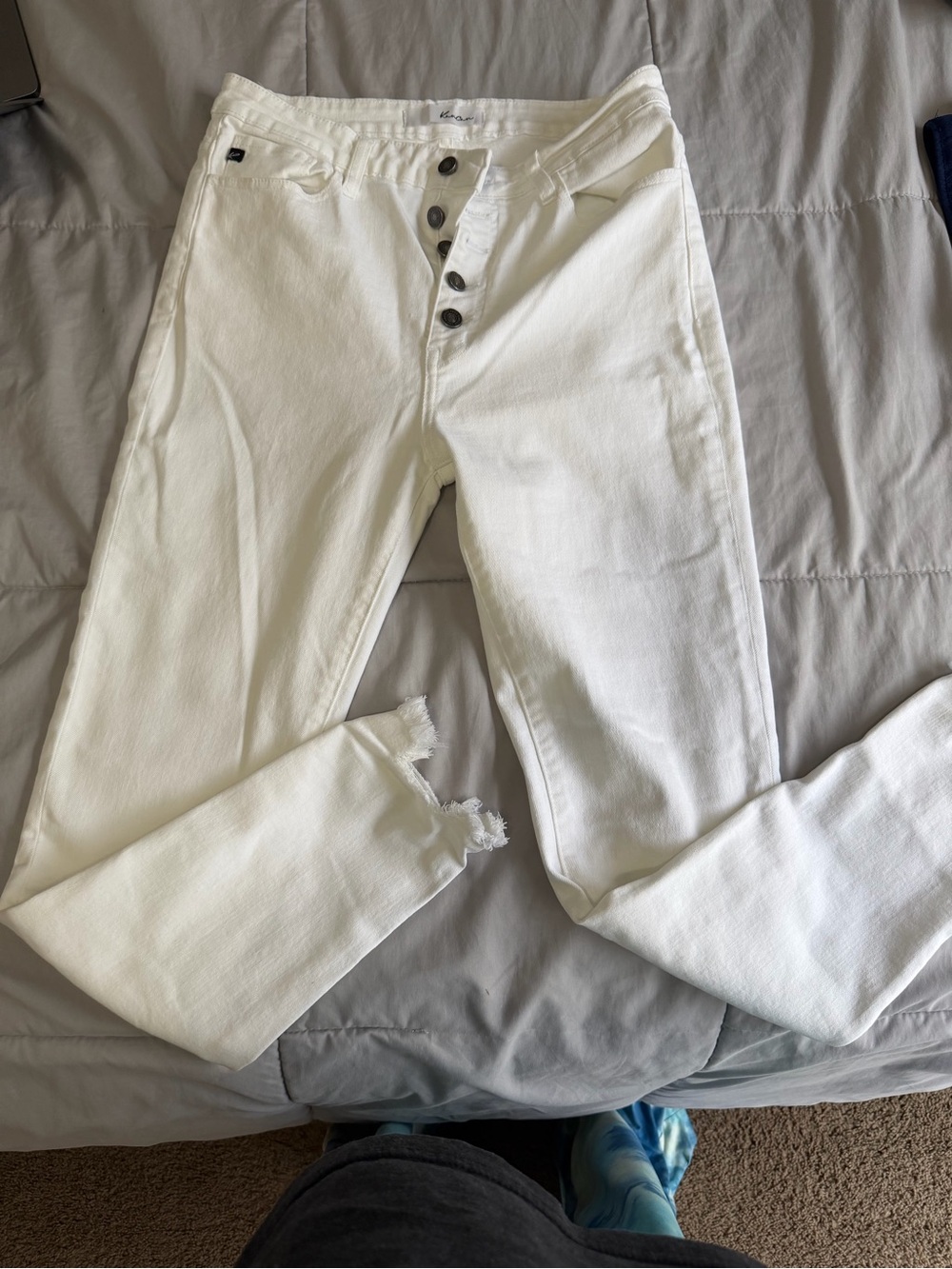 KanCan White Skinny Jeans with Frayed Hem
